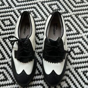 Soft Joy Terrains black and white size 6.5